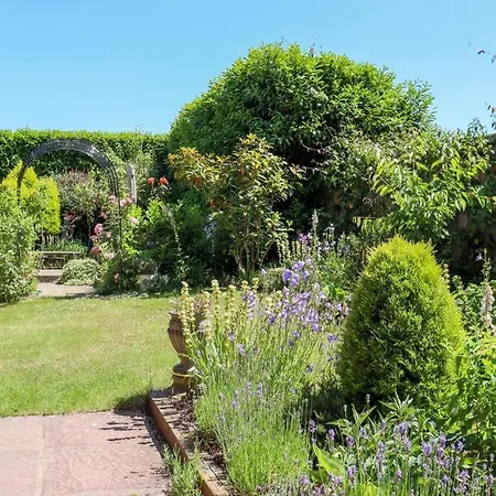 A Magical Countryside Retreat Villa New Alresford Exterior photo